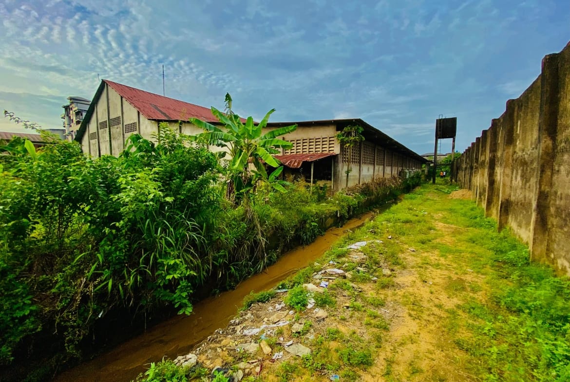 GROSSE OPPORTUNITE D’ACHAT A LOGBESSOU‼️DEVENEZ PROPRIETAIRE DE CE TERRAIN DE 14000m² AVEC ENTREPOT BATI