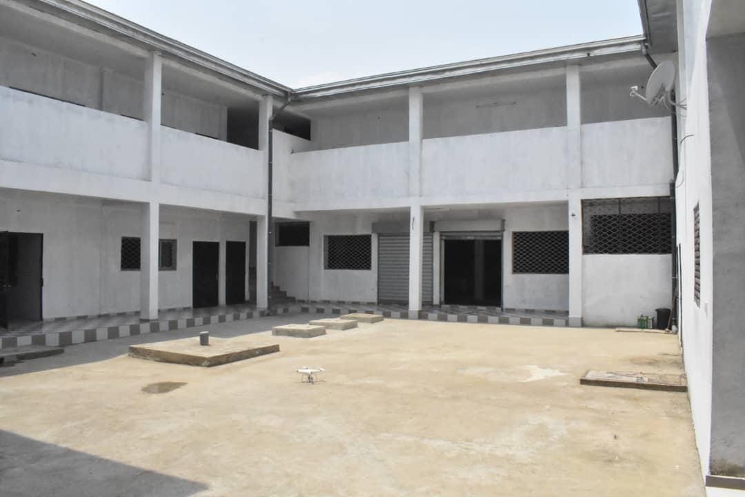 COMPLEXE SCOLAIRE À VENDRE – DOUALA 5ᵉ, LENDI