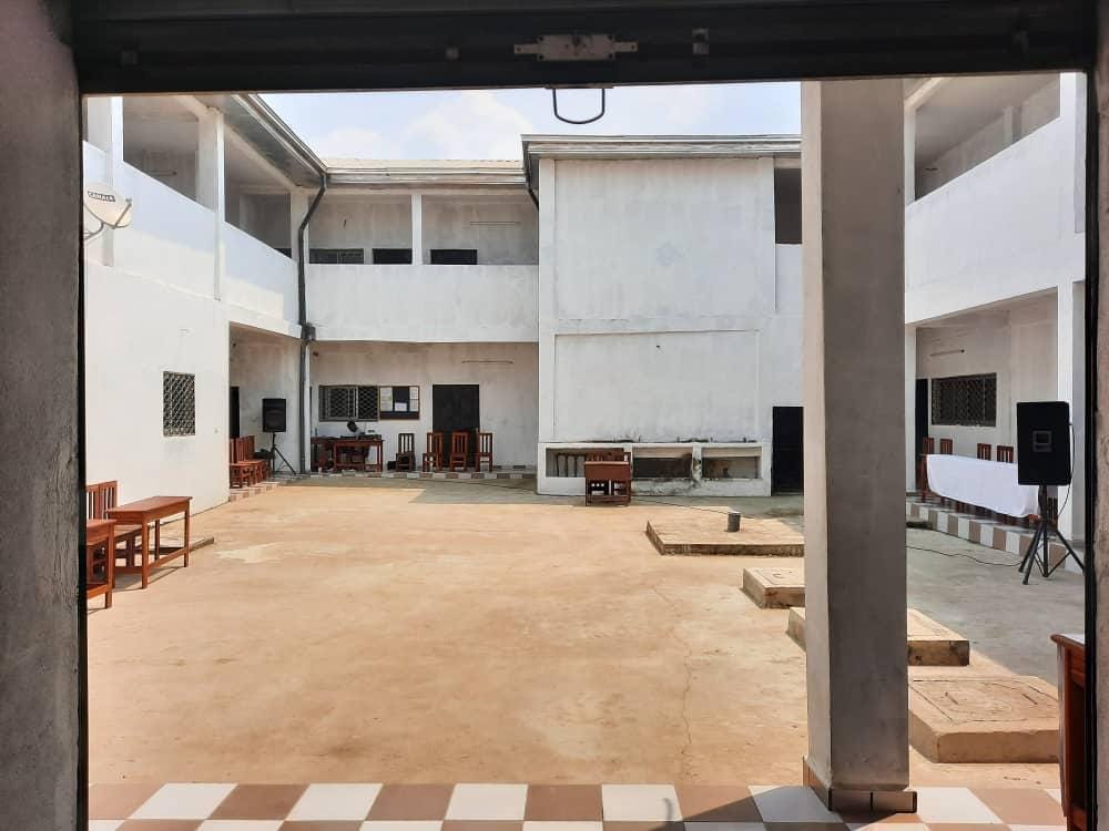 COMPLEXE SCOLAIRE À VENDRE – DOUALA 5ᵉ, LENDI