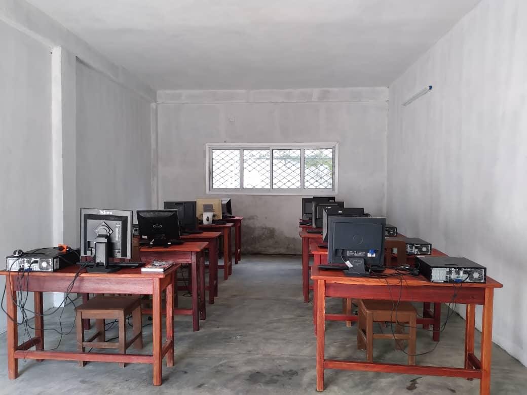 COMPLEXE SCOLAIRE À VENDRE – DOUALA 5ᵉ, LENDI