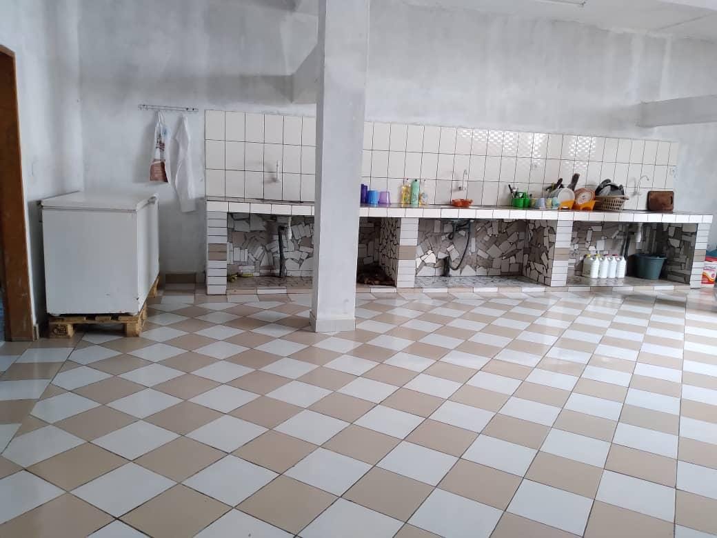 COMPLEXE SCOLAIRE À VENDRE – DOUALA 5ᵉ, LENDI
