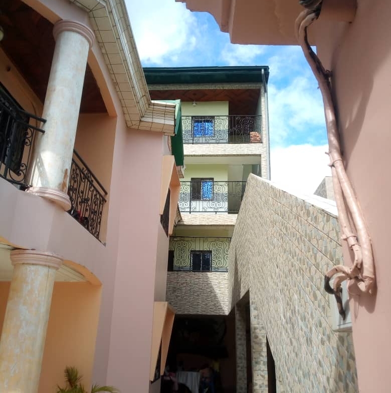 DUPLEX + IMMEUBLE À VENDRE – MAKEPÈ SAINT-TROPEZ**