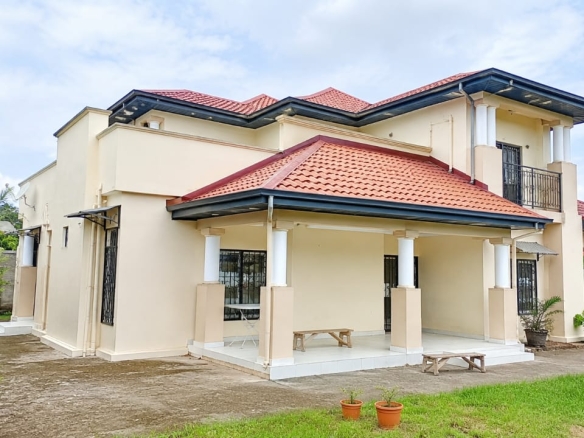 GRAND ET SOMPTUEUX DUPLEX À VENDRE À JAPOMA