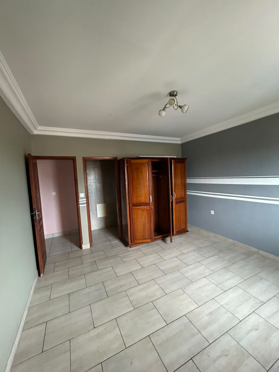 APPARTEMENT MODERNE À LOUER – MAKEPE ROND POULIN