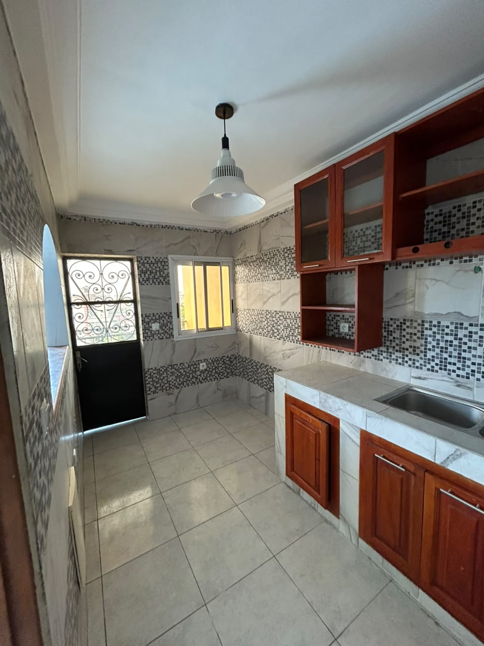 APPARTEMENT MODERNE À LOUER – MAKEPE ROND POULIN
