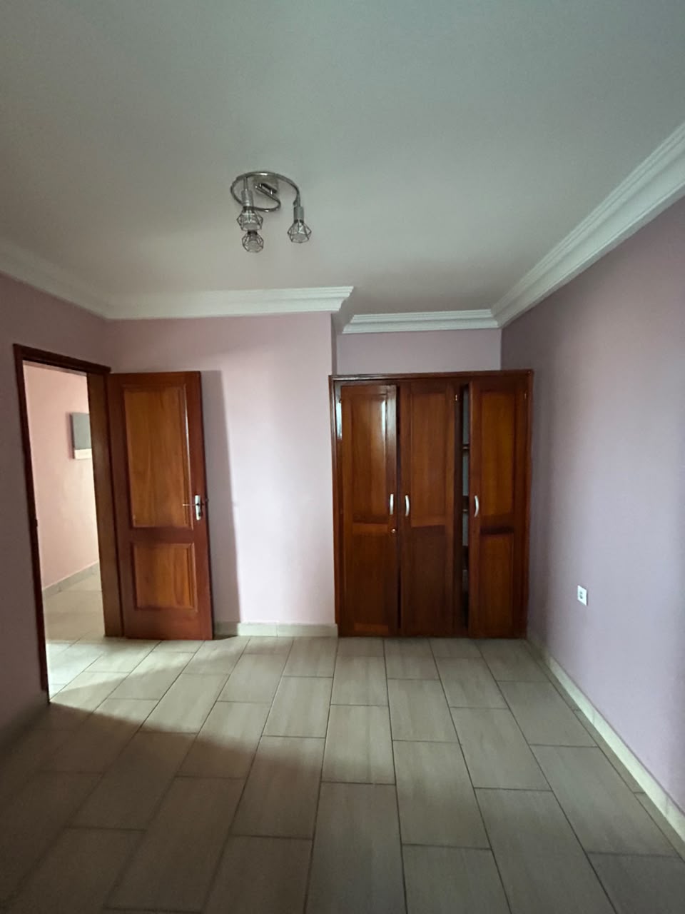 APPARTEMENT MODERNE À LOUER – MAKEPE ROND POULIN