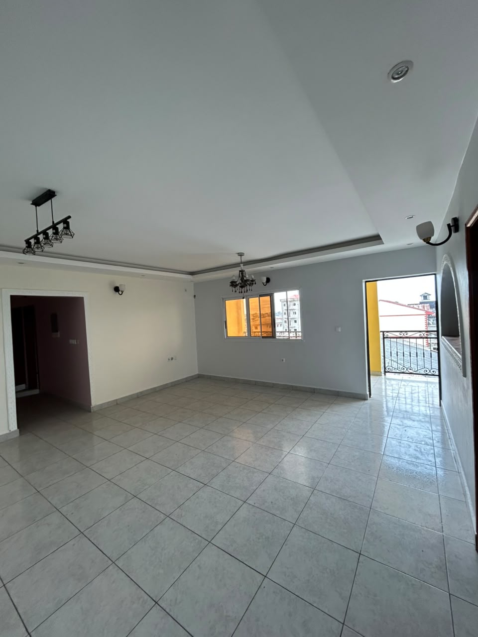 APPARTEMENT MODERNE À LOUER – MAKEPE ROND POULIN