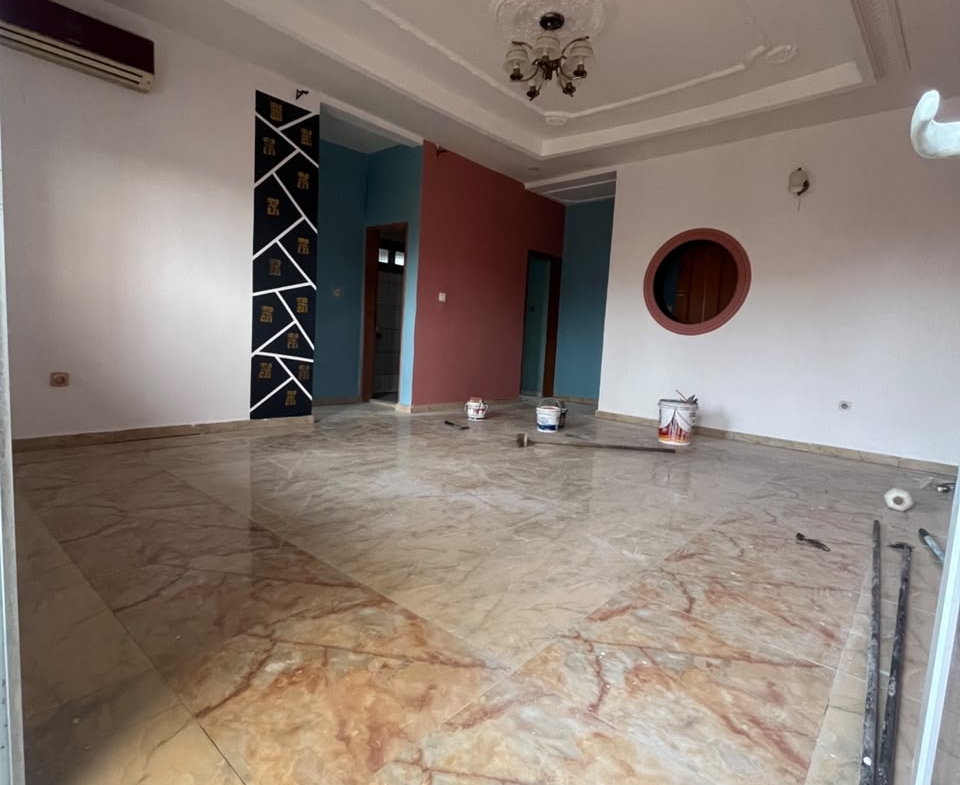 À LOUER – JOLI APPARTEMENT À BEEDI