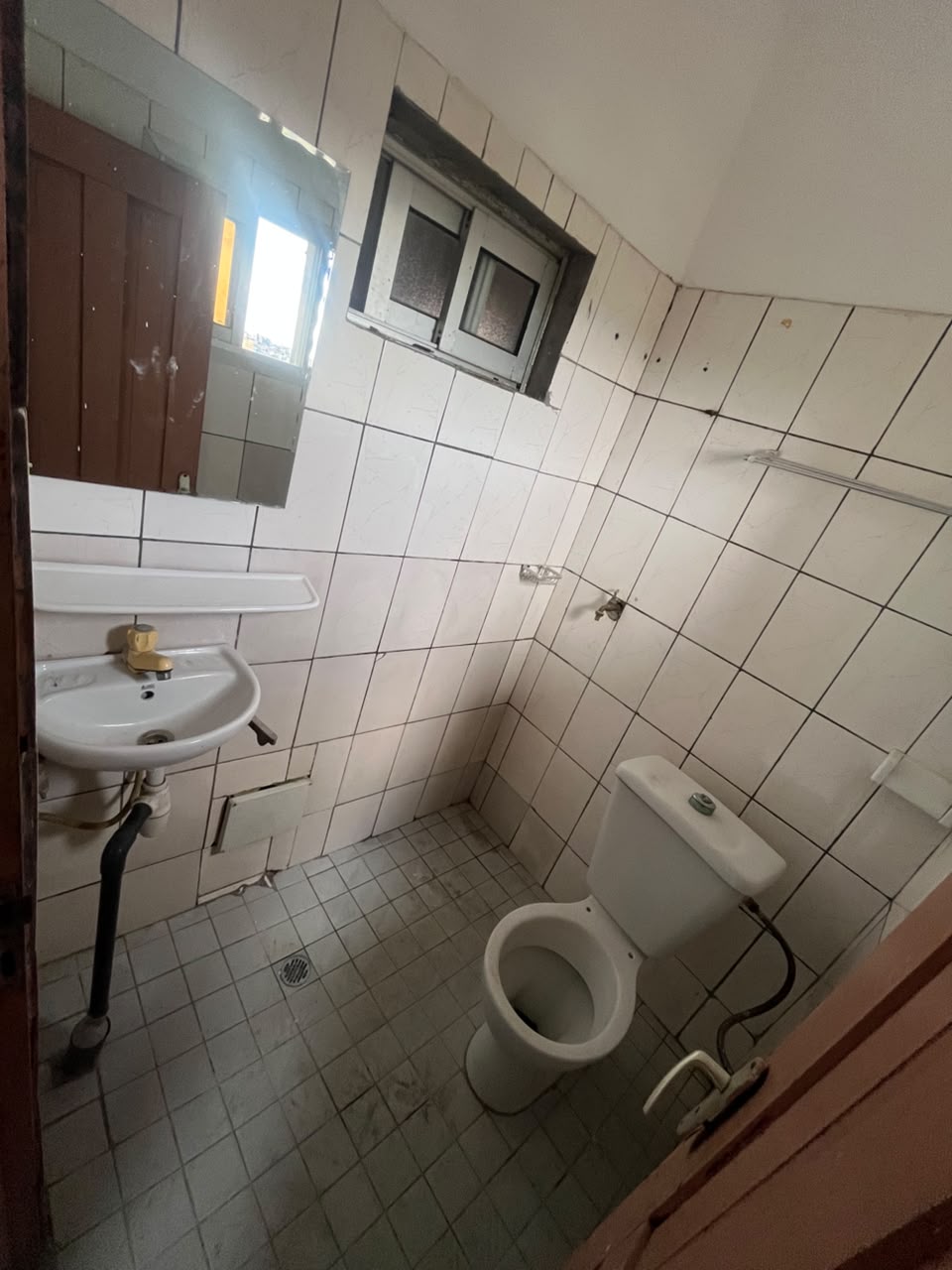 À LOUER – JOLI APPARTEMENT À BEEDI