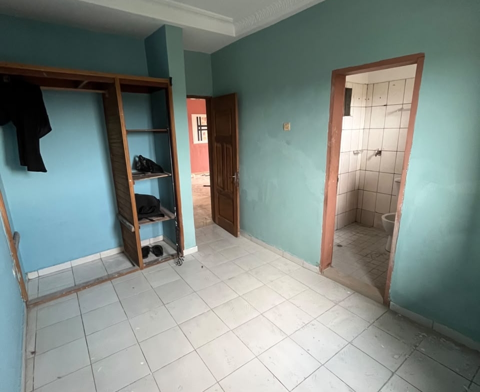 À LOUER – JOLI APPARTEMENT À BEEDI