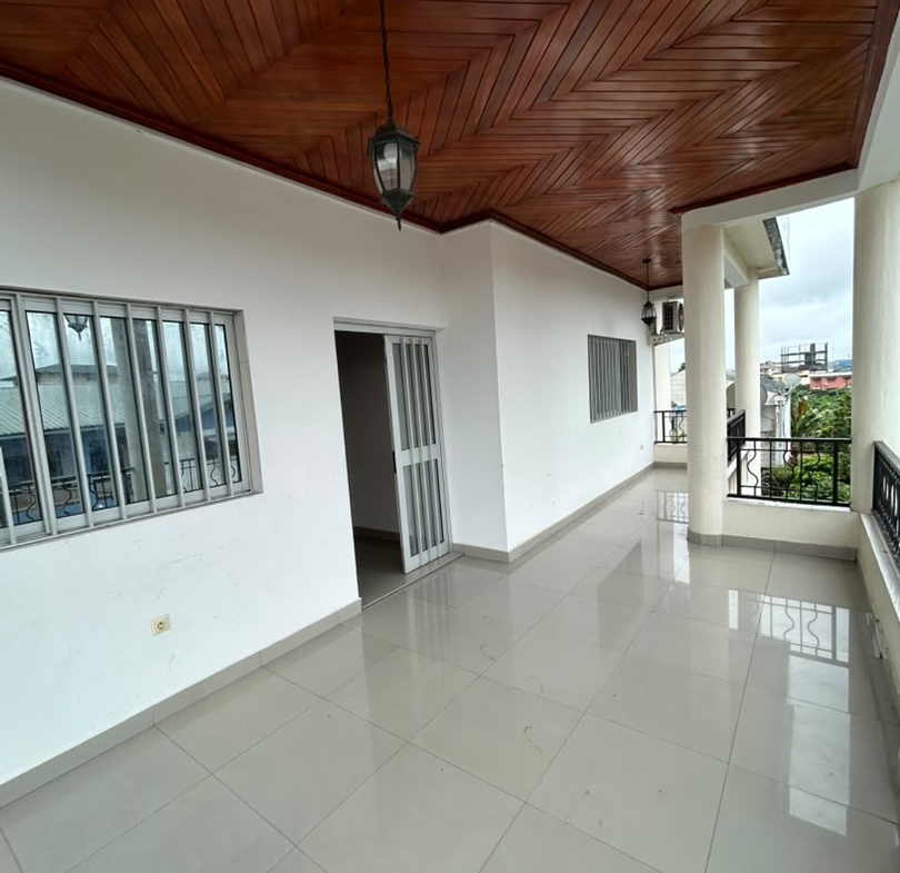 À LOUER – MAGNIFIQUE APPARTEMENT HAUT STANDING À BONAMOUSSADI