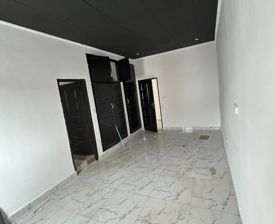 MAKEPE – GRAND APPARTEMENT NEUF DIRECTEMENT SUR LE GOUDRON