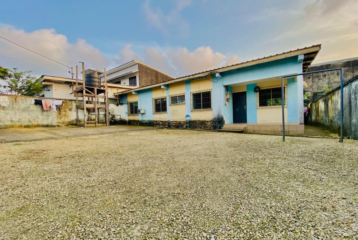 MAISON SIC DE 531 m² À VENDRE À LA CITE DES PALMIERS