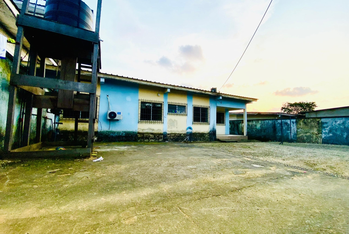 MAISON SIC DE 531 m² À VENDRE À LA CITE DES PALMIERS