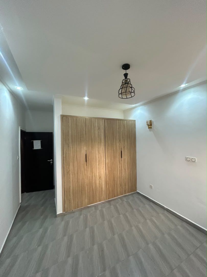 APPARTEMENT MODERNE À LOUER À BONAMOUSSADI – AU BORD DU GOUDRON