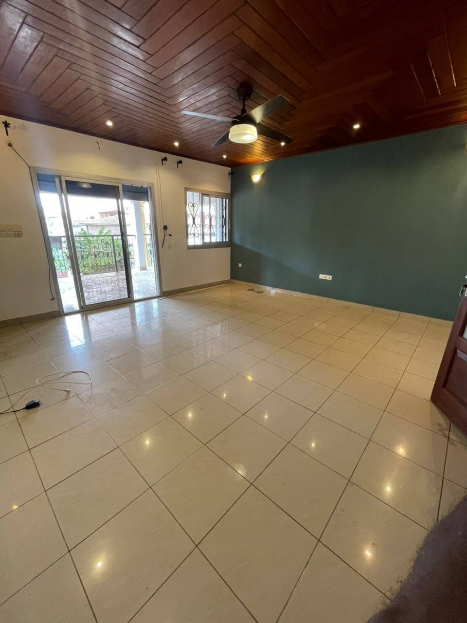 Belle vue sur la ville 850k logpom 𝐃𝐔𝐏𝐋𝐄𝐗 𝐇𝐀𝐔𝐓 𝐒𝐓𝐀𝐍𝐃𝐈𝐍𝐆 À 𝐋𝐎𝐔𝐄𝐑 À 𝐋𝐎𝐆𝐏𝐎𝐌