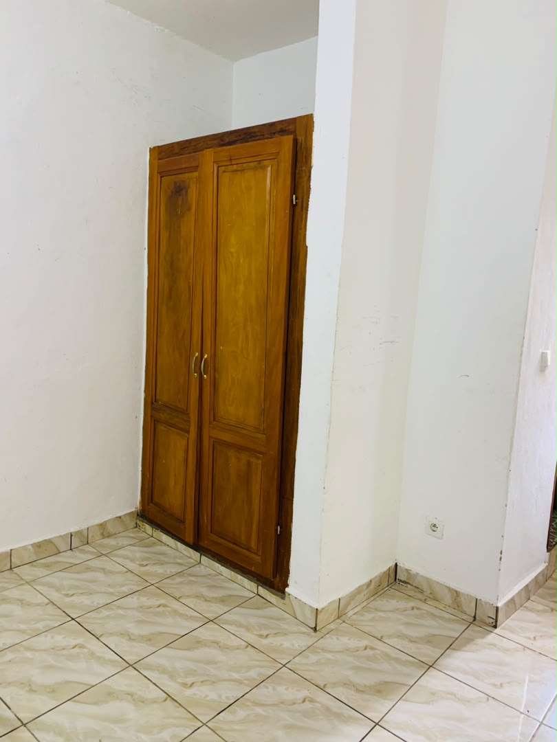 APPARTEMENT MODERNE DE BON STANDING À LOUER KOTTO BANGUÉ