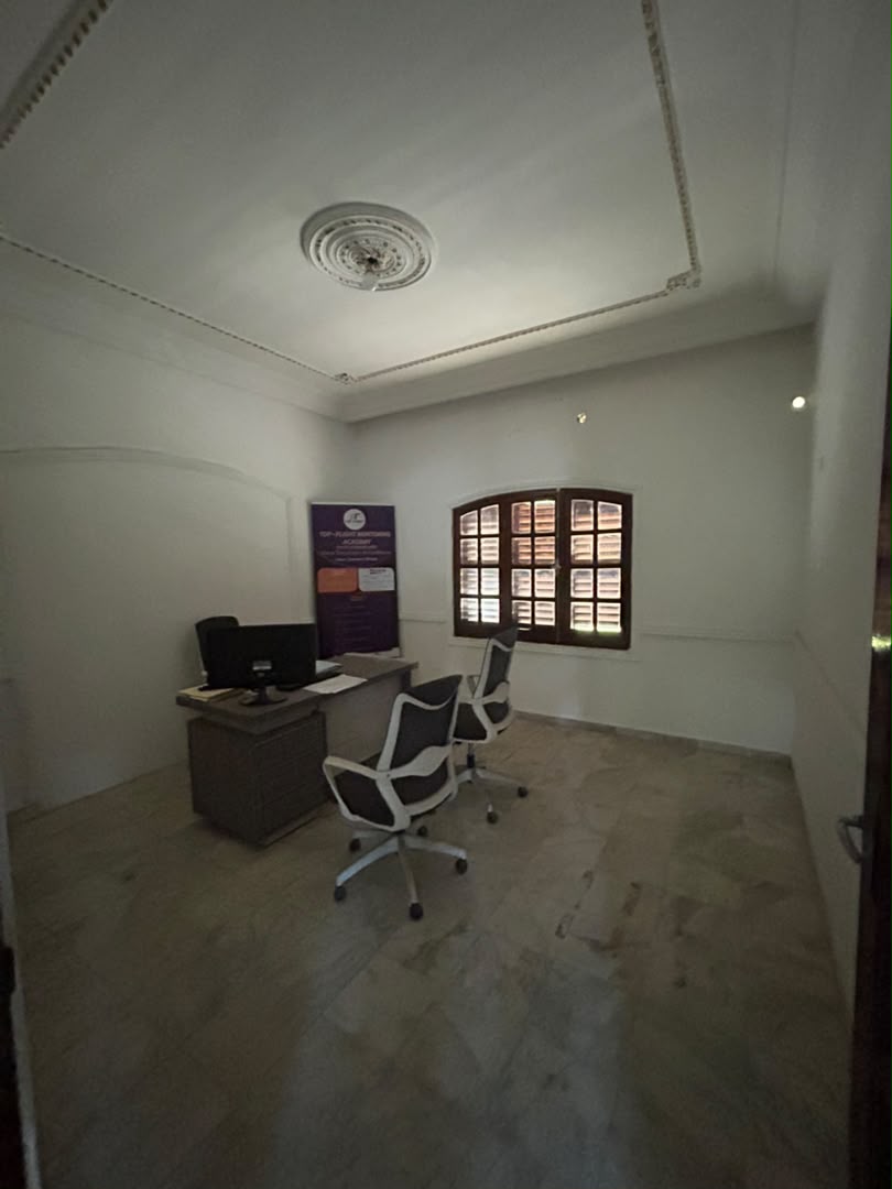 Espace avec Bureau 800k denver route DUPLEX R+1 DE LUXE À LOUER À DENVER