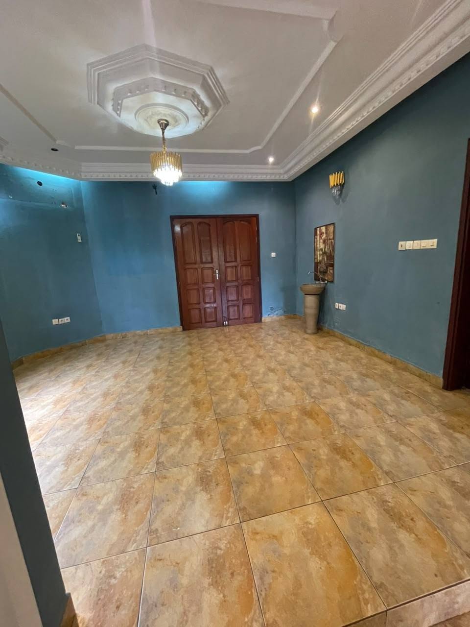 GRANDE SALLE DE SEJOUR 850K LOGPOM 𝐃𝐔𝐏𝐋𝐄𝐗 𝐇𝐀𝐔𝐓 𝐒𝐓𝐀𝐍𝐃𝐈𝐍𝐆 À 𝐋𝐎𝐔𝐄𝐑 À 𝐋𝐎𝐆𝐏𝐎𝐌