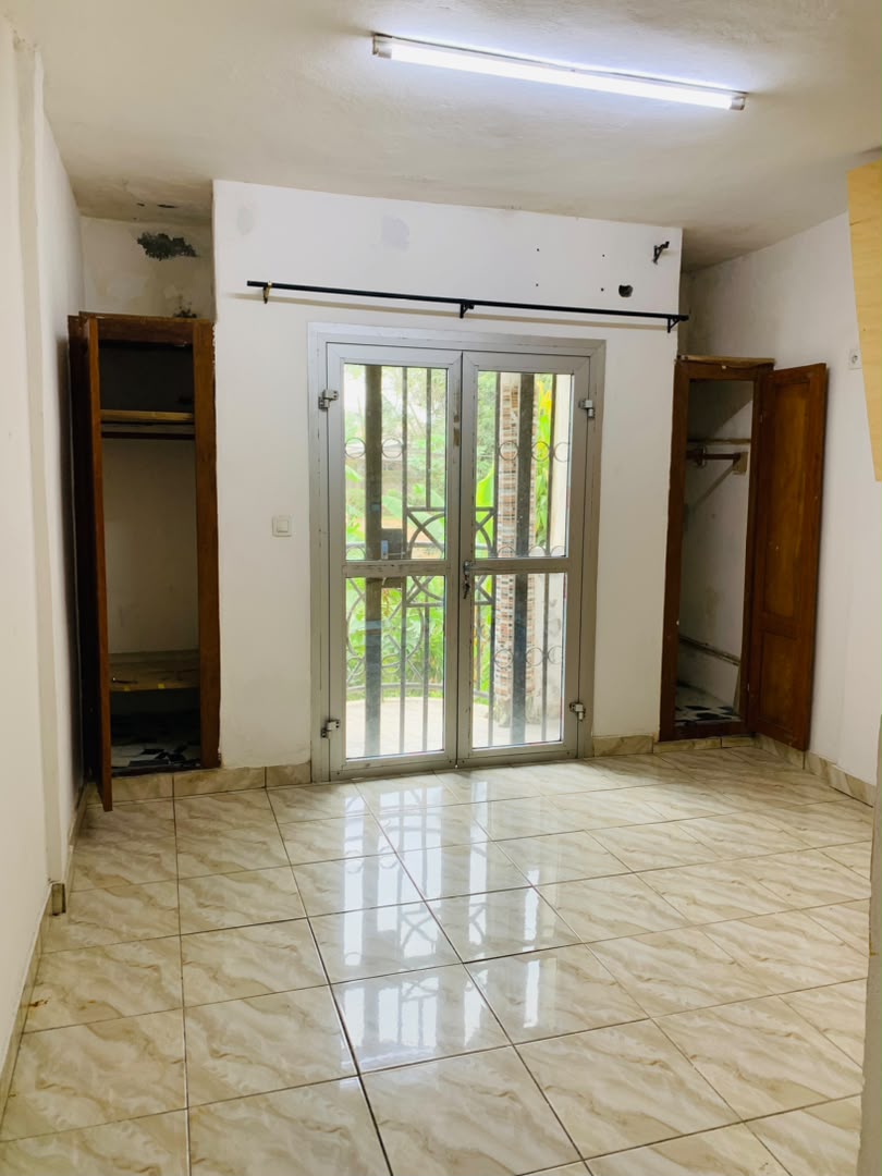 APPARTEMENT MODERNE DE BON STANDING À LOUER KOTTO BANGUÉ
