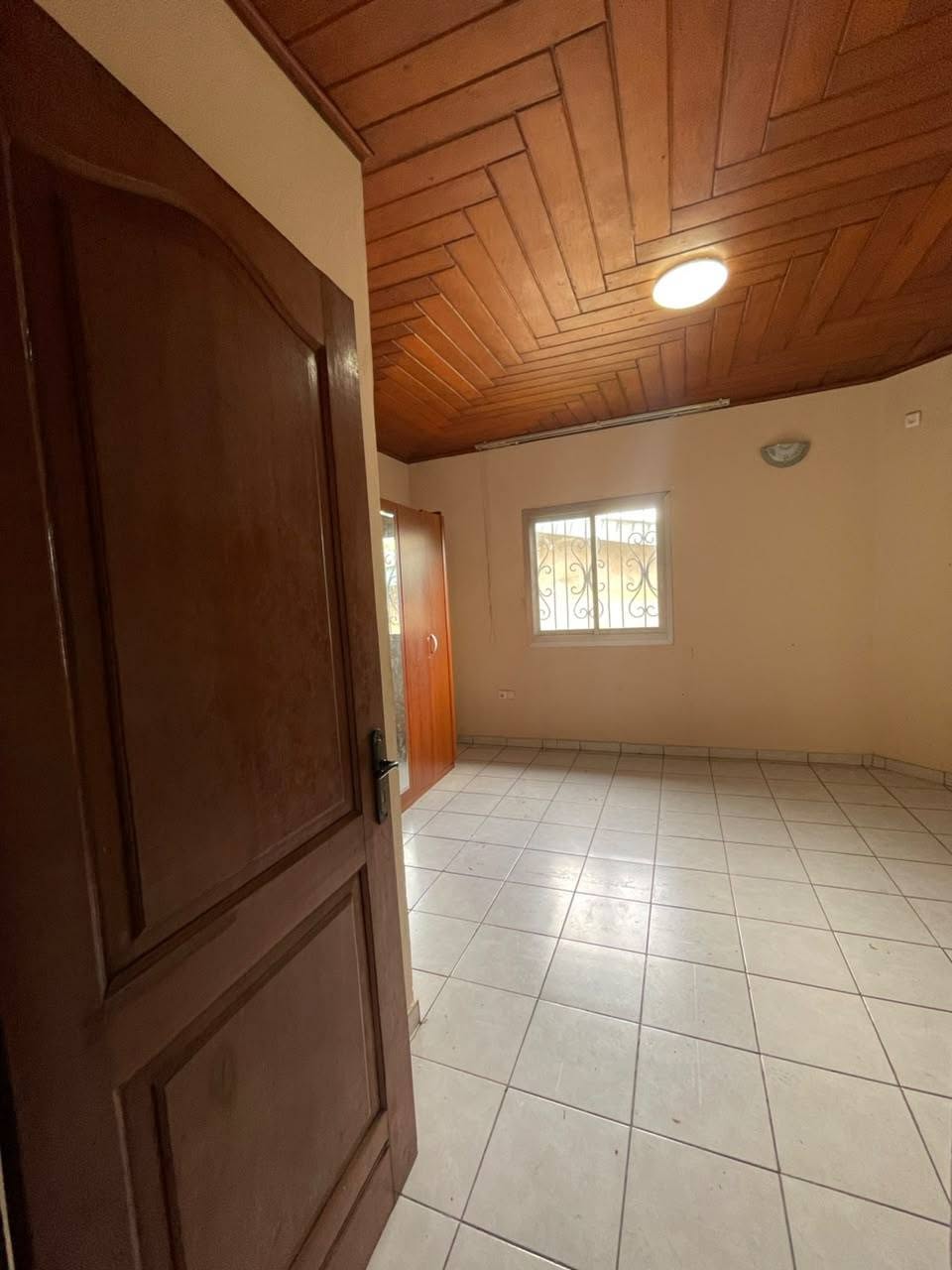 UNE MGNIFIQUE VUE sur la ville 850k logpom 𝐃𝐔𝐏𝐋𝐄𝐗 𝐇𝐀𝐔𝐓 𝐒𝐓𝐀𝐍𝐃𝐈𝐍𝐆 À 𝐋𝐎𝐔𝐄𝐑 À 𝐋𝐎𝐆𝐏𝐎𝐌