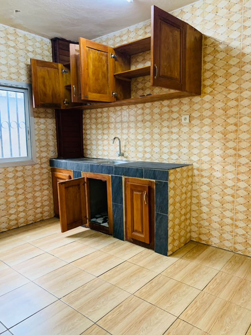 APPARTEMENT MODERNE DE BON STANDING À LOUER KOTTO BANGUÉ