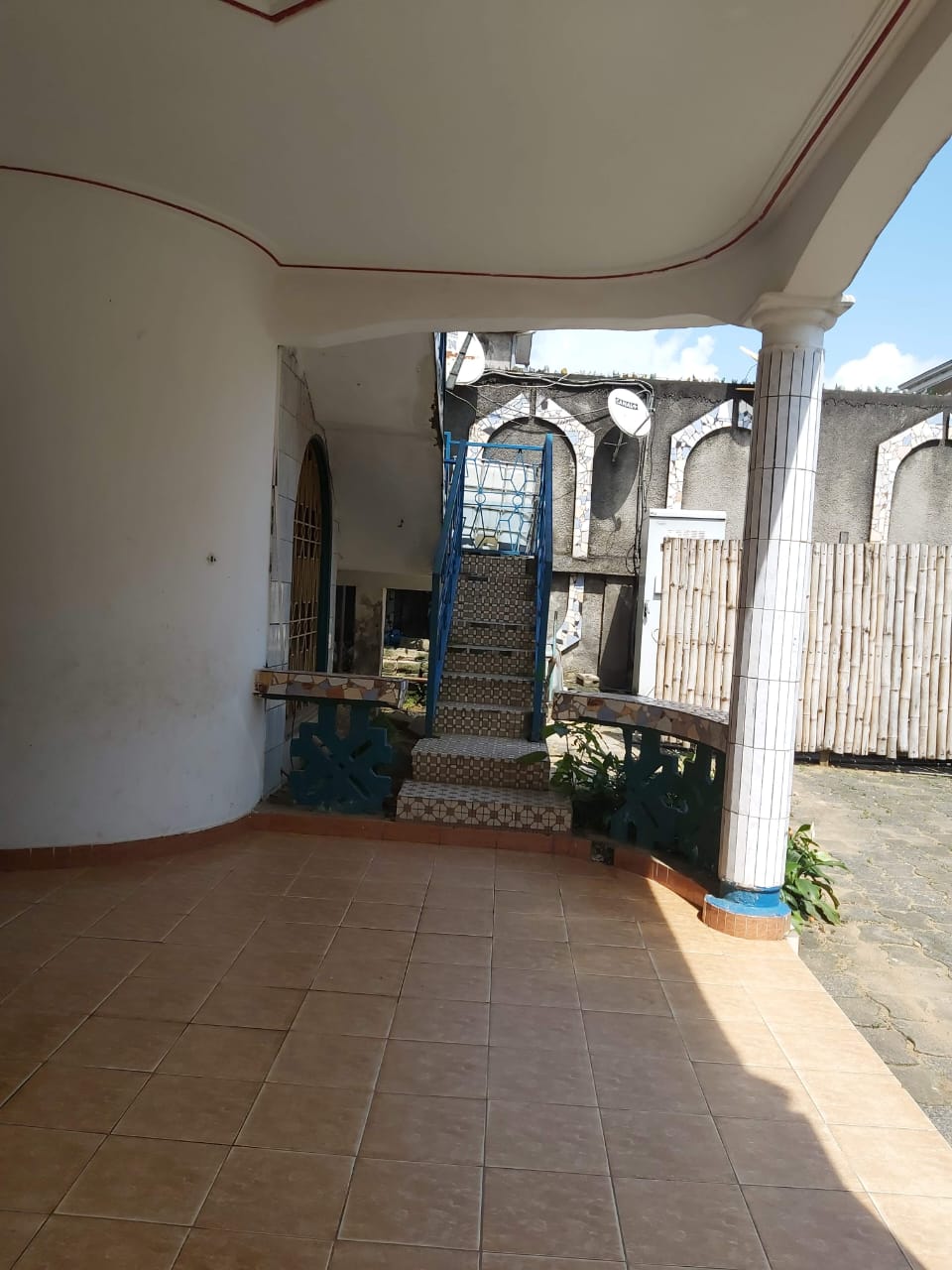 DUPLEX TITRÉ À VENDRE – BÉEDI