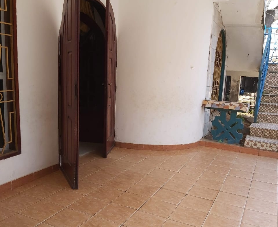 DUPLEX TITRÉ À VENDRE – BÉEDI
