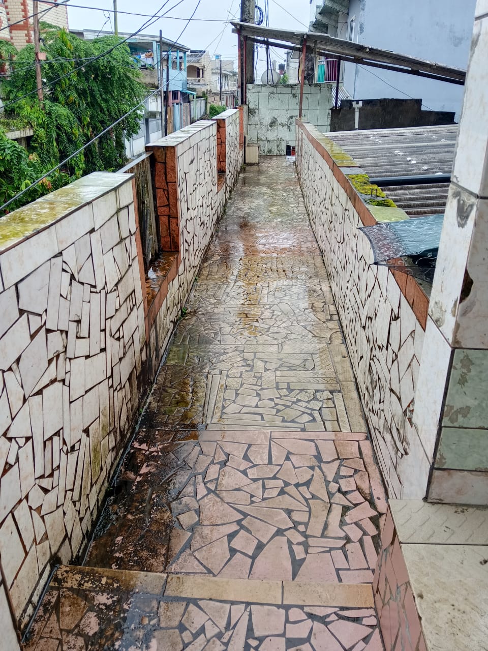 WhatsApp Image 2026-10-12 at 16.43.29 À VENDRE – VILLA + IMMEUBLE R+2
