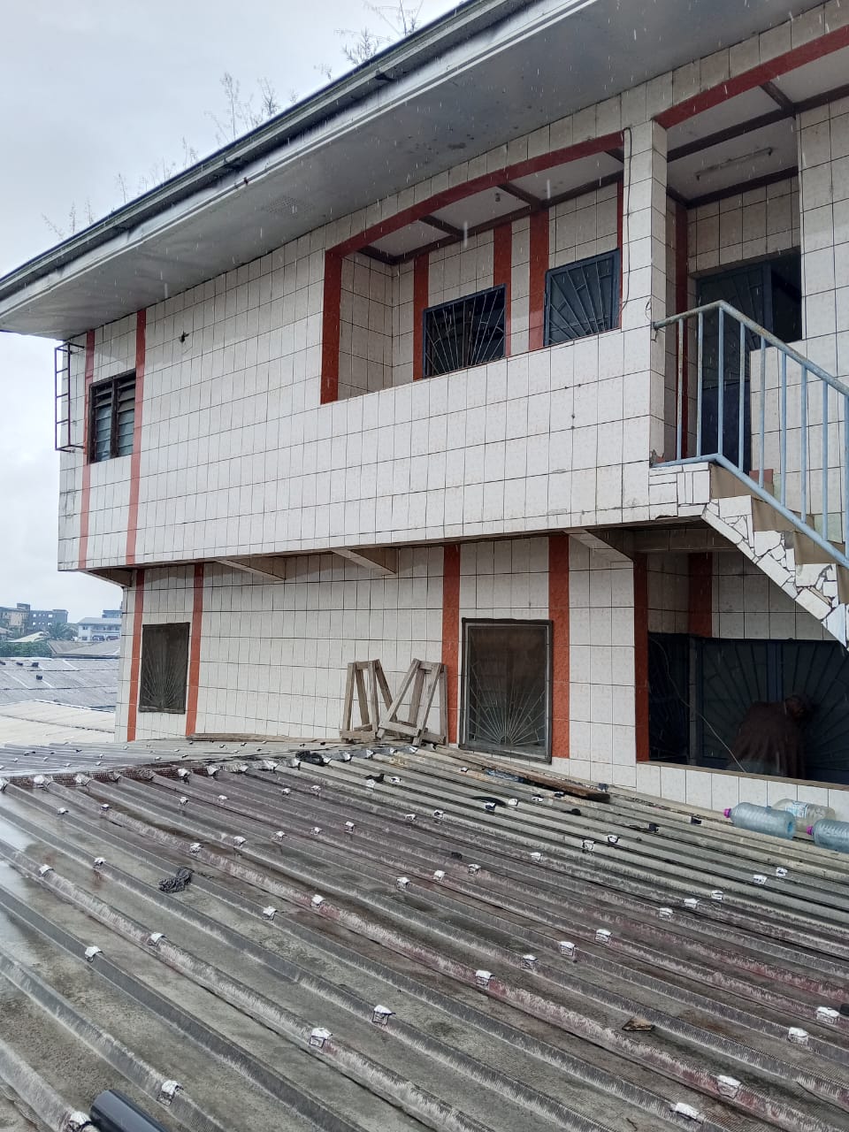 WhatsApp Image 2026-10-12 at 16.43.30 (1) À VENDRE – VILLA + IMMEUBLE R+2