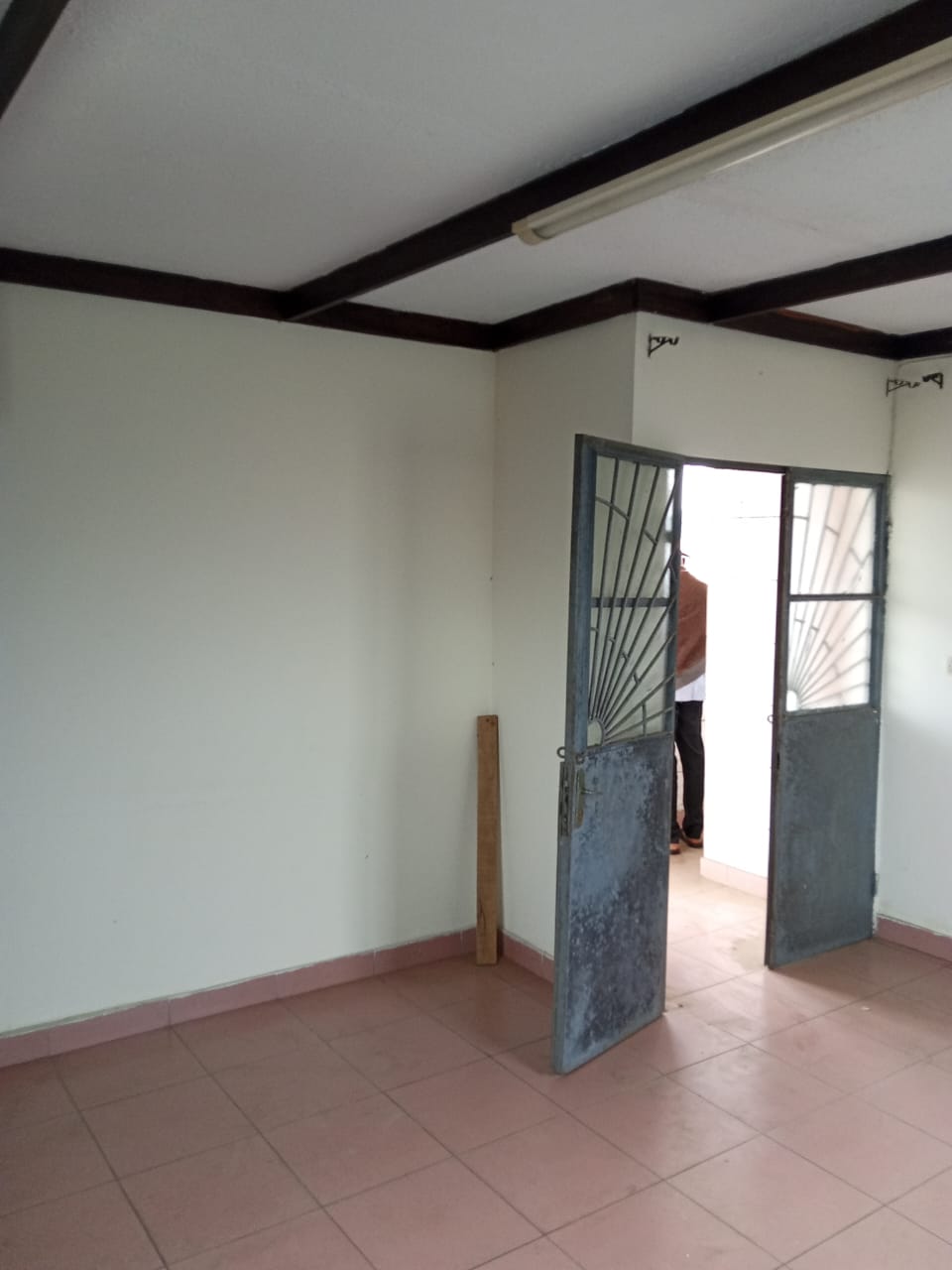 WhatsApp Image 2026-10-12 at 16.43.33 (1) À VENDRE – VILLA + IMMEUBLE R+2