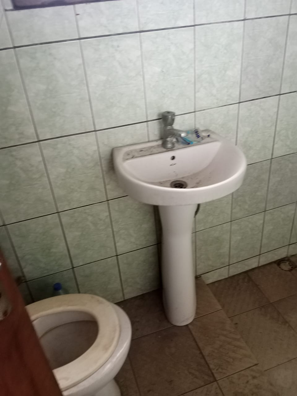 WhatsApp Image 2026-10-12 at 16.43.55 (1) À VENDRE – VILLA + IMMEUBLE R+2