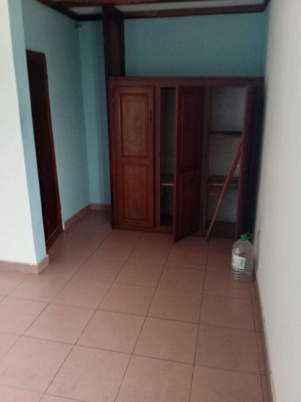 WhatsApp Image 2026-10-12 at 16.43.55 À VENDRE – VILLA + IMMEUBLE R+2