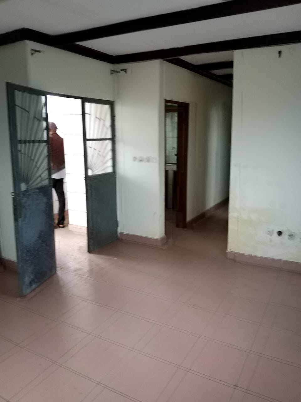 WhatsApp Image 2026-10-12 at 16.43.57 À VENDRE – VILLA + IMMEUBLE R+2