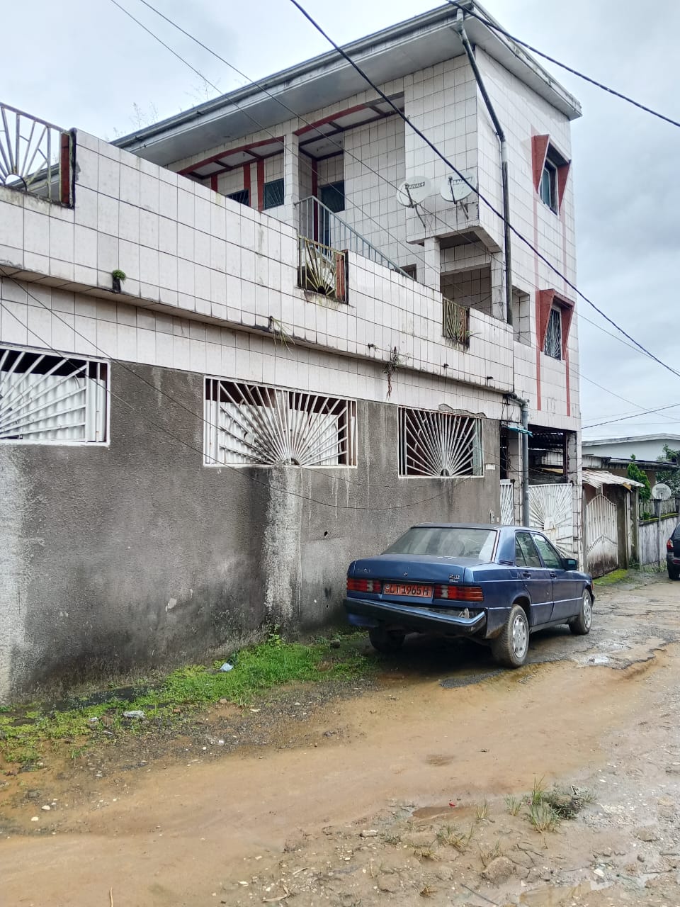 WhatsApp Image 2026-10-12 at 16.43.58 À VENDRE – VILLA + IMMEUBLE R+2